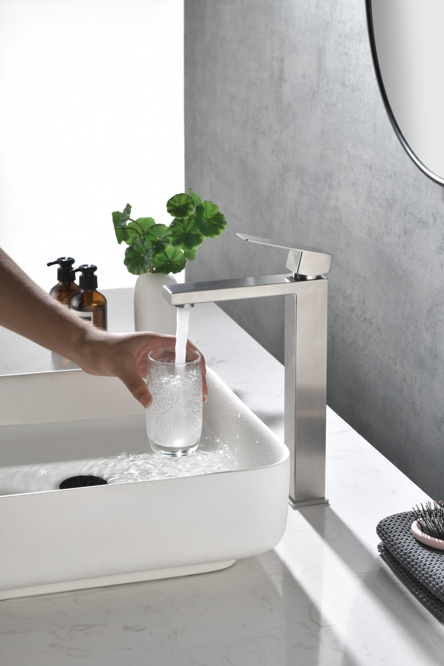 Grifo de baño con caño en cascada, grifo monomando para lavabo de tocador de baño blanco