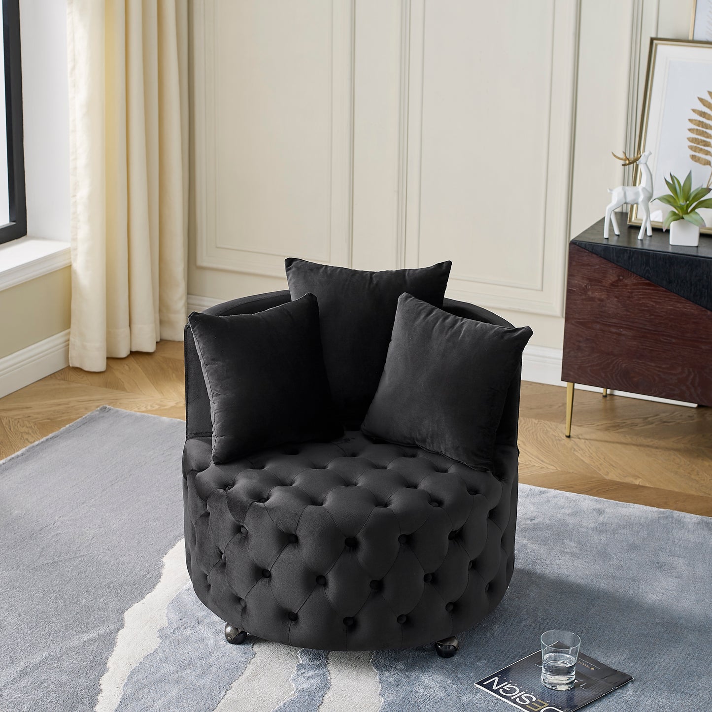 Silla giratoria tapizada en terciopelo para sala de estar, con diseño de botones y ruedas móviles, incluye 3 almohadas, color negro