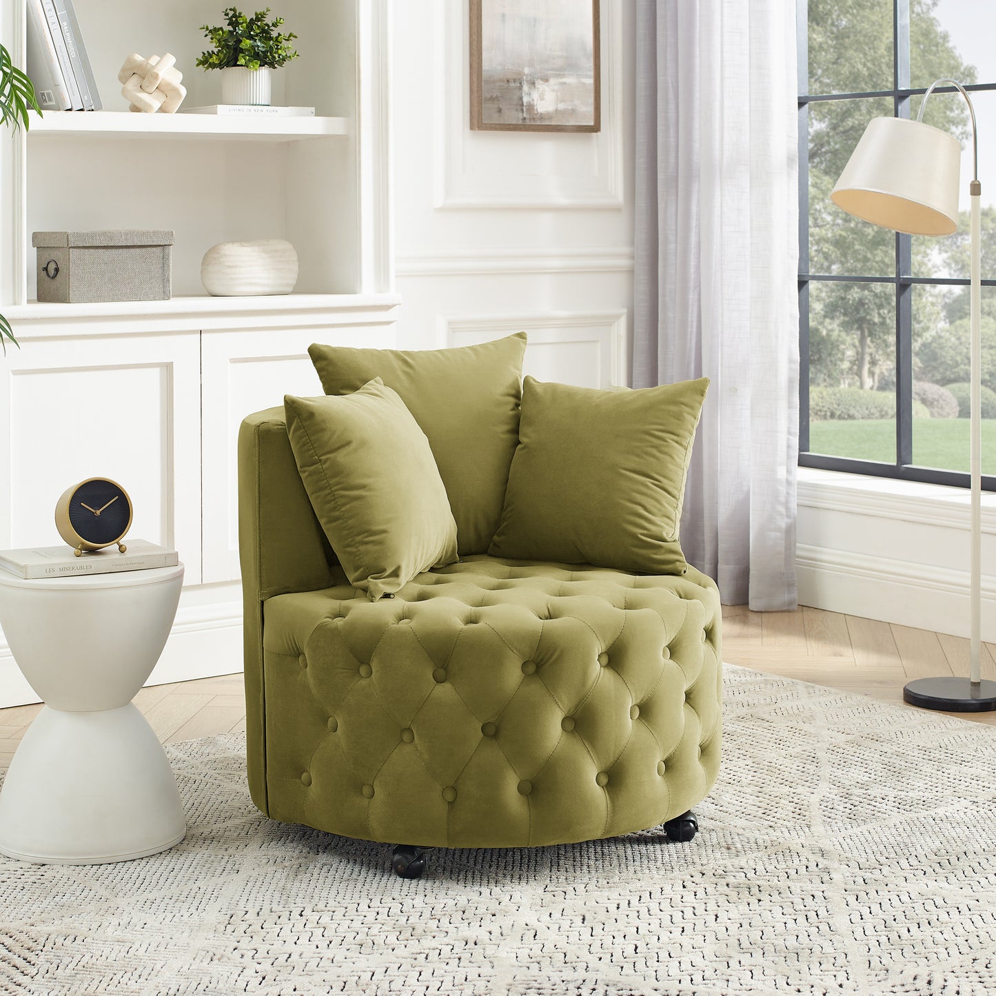 Silla giratoria tapizada en terciopelo para sala de estar, con diseño de botones y ruedas móviles, incluye 3 almohadas, verde caqui