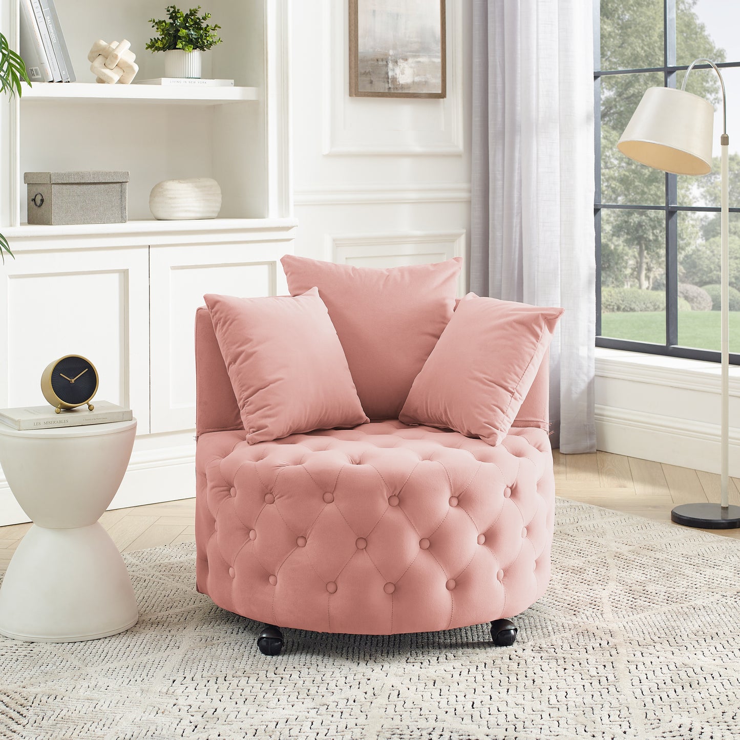 Silla giratoria tapizada en terciopelo para sala de estar, con diseño de botones y ruedas móviles, incluye 3 almohadas, rosa