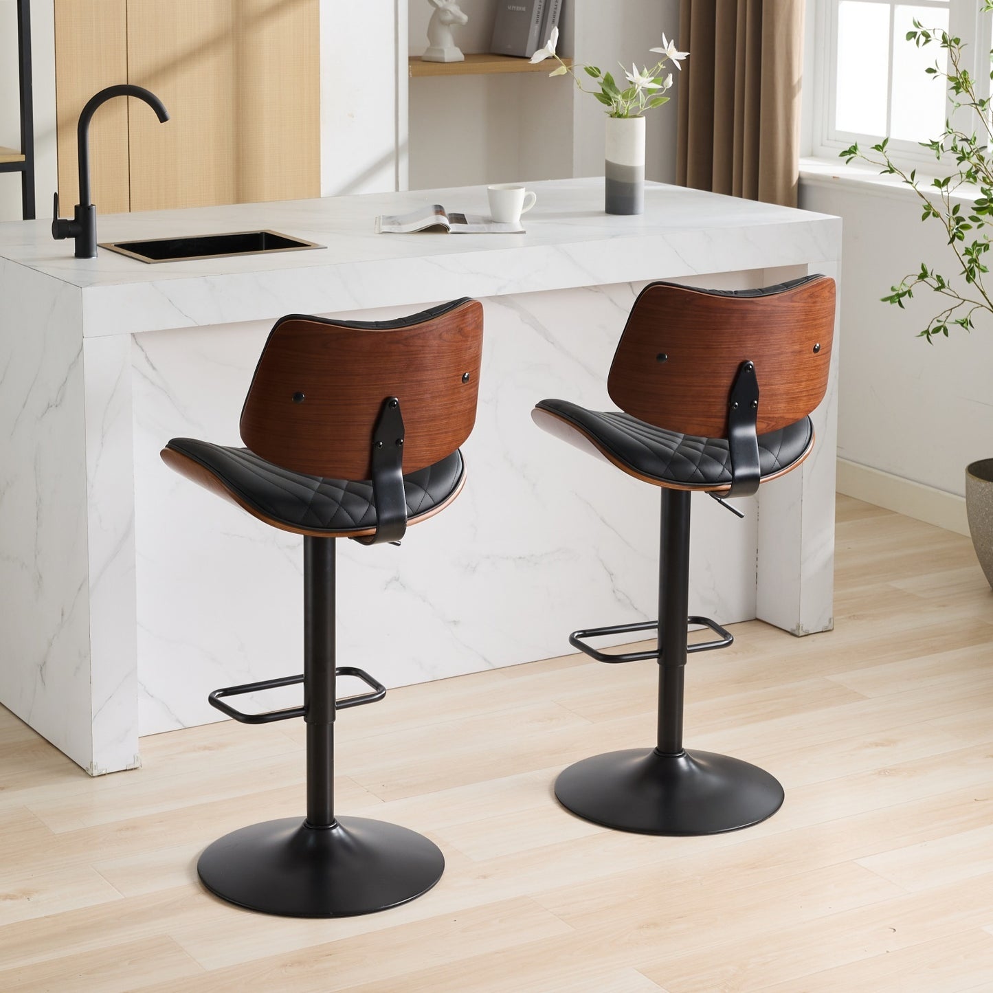 Taburetes de bar de madera curvada de nogal, sillas de bar giratorias de 360°, tapizadas en cuero negro, modernas, con altura de mostrador ajustable, para isla de cocina/comedor/café, 1 silla/1 caja,Negro