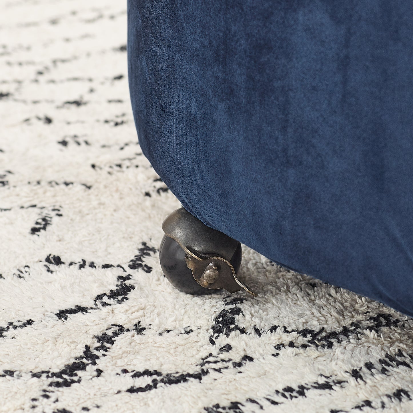 Velvet Upholstered Swivel Chair for Living Room, with Button Tufted Design and Movable Wheels, Including 3 Pillows, Blue