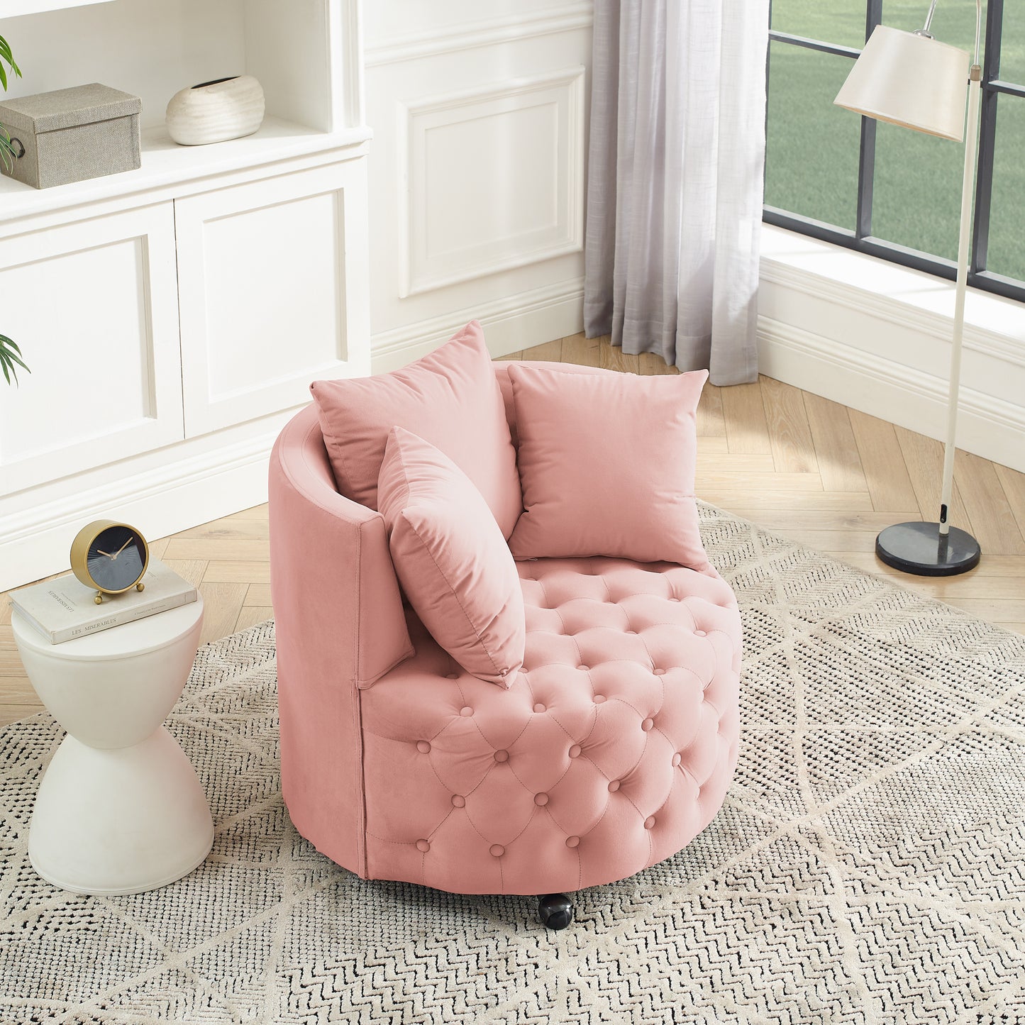 Silla giratoria tapizada en terciopelo para sala de estar, con diseño de botones y ruedas móviles, incluye 3 almohadas, rosa