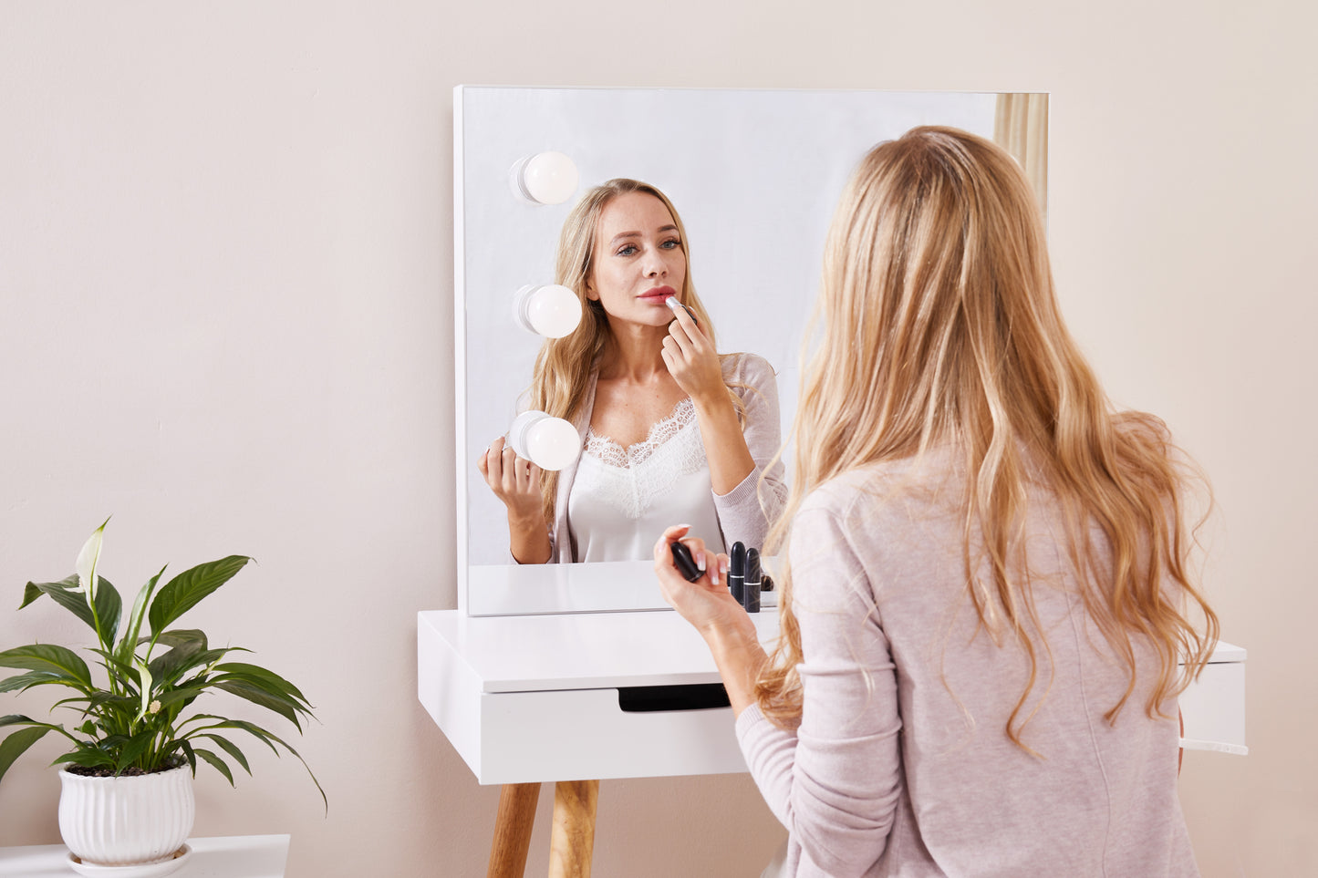 Tocador de madera para maquillaje con luz LED, tocador con puerto USB, blanco