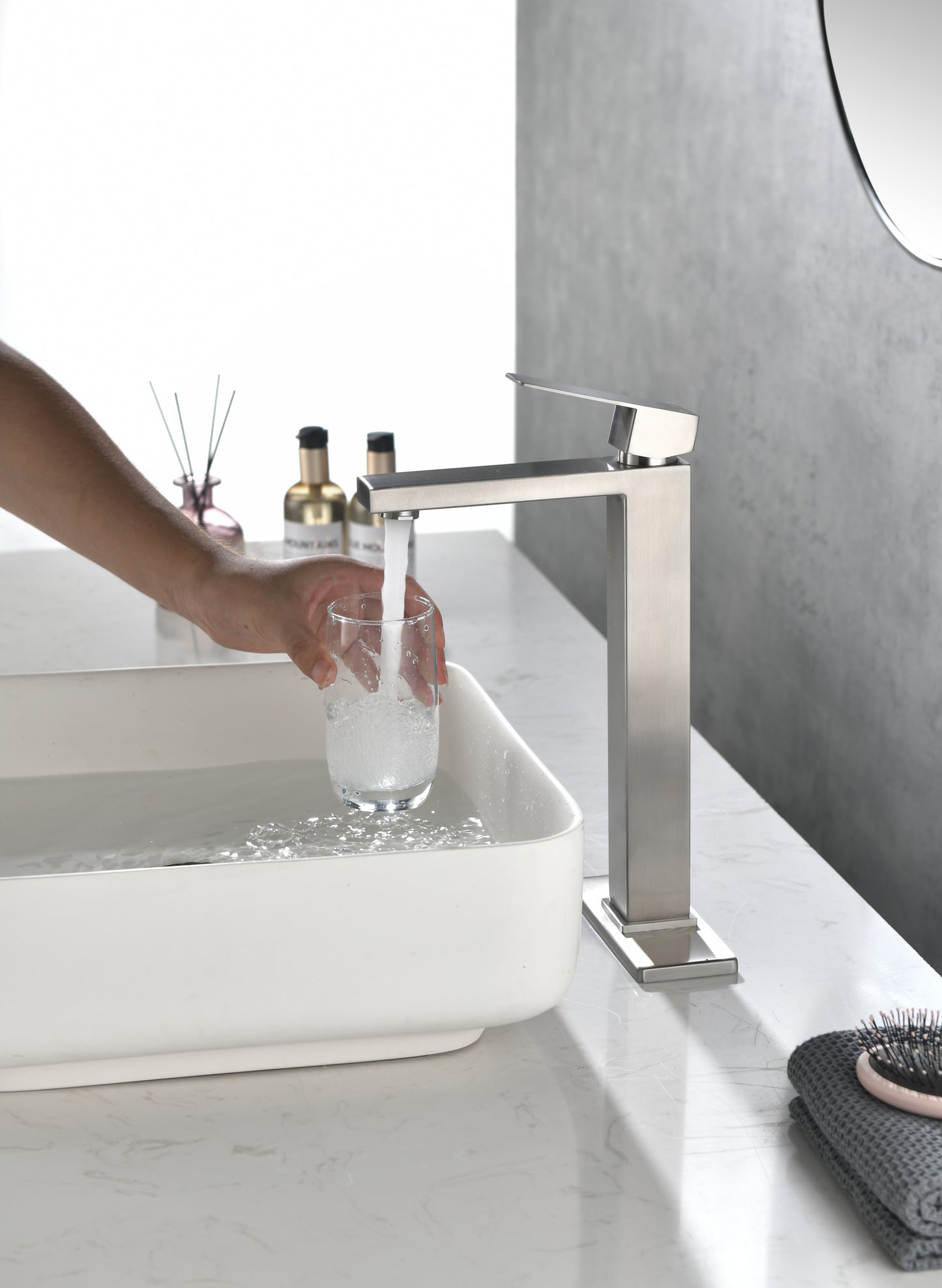 Grifo de baño con caño en cascada, grifo monomando para lavabo de tocador de baño blanco