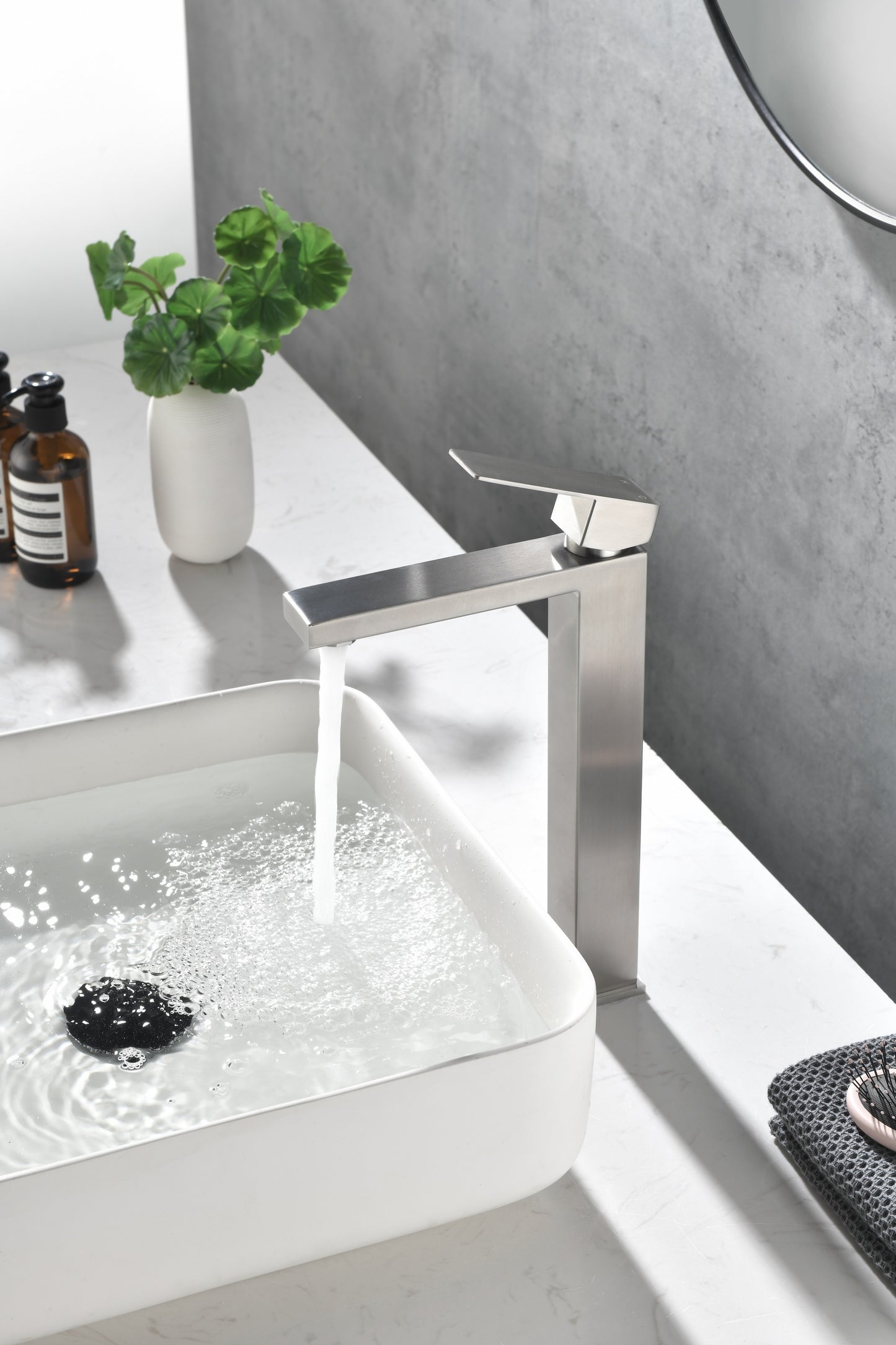 Grifo de baño con caño en cascada, grifo monomando para lavabo de tocador de baño blanco