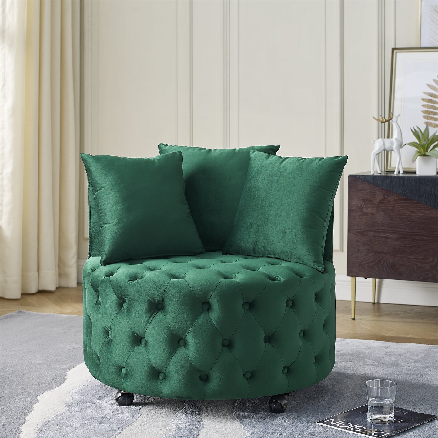 Silla giratoria tapizada en terciopelo para sala de estar, con diseño de botones y ruedas móviles, incluye 3 almohadas, verde